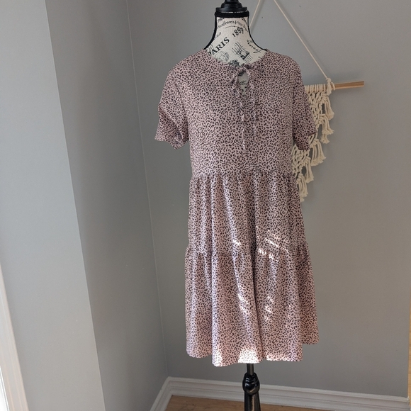 2/$20 Cute dress Pink Cheetah Tiered Shirt Sleeve Tie Front Medium - Picture 2 of 7